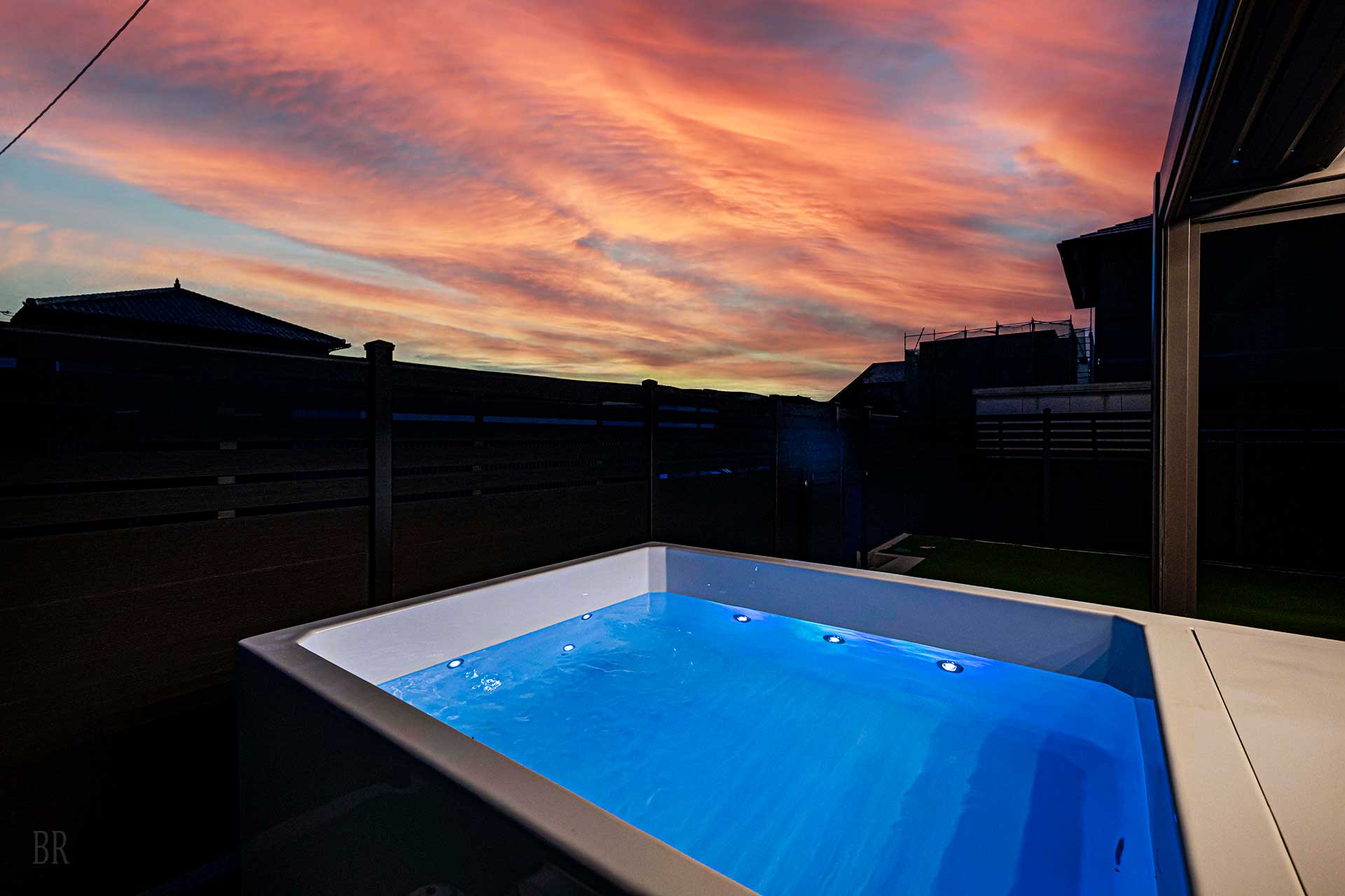 Galaxy Jacuzzi Resort